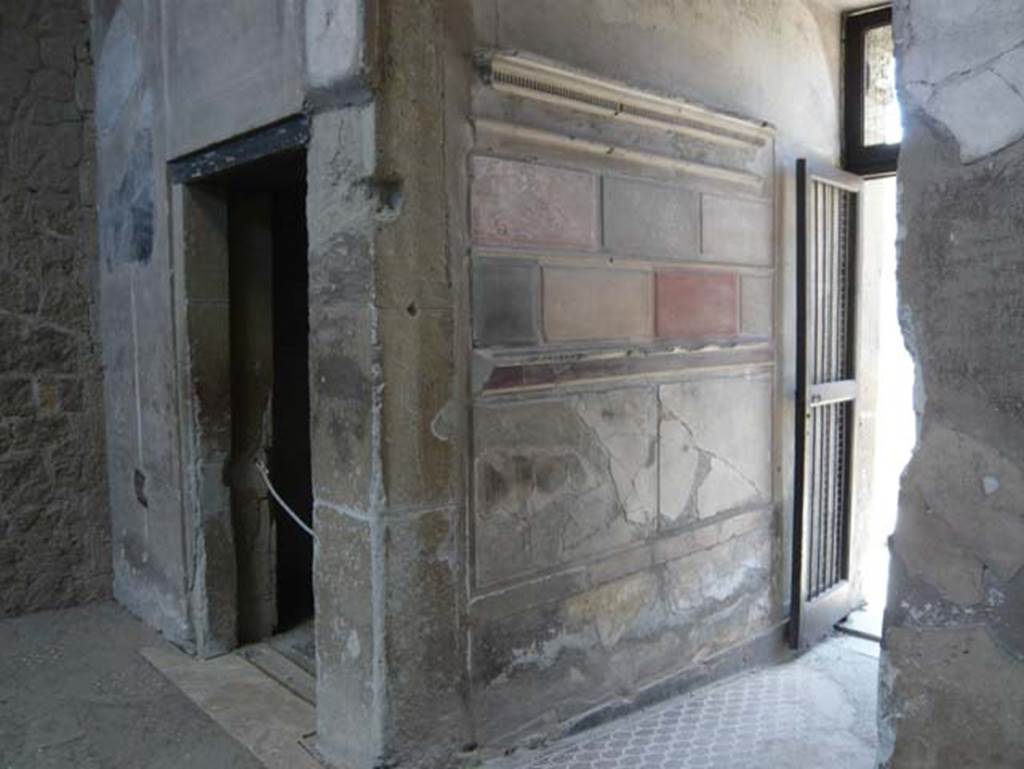 V.1 Herculaneum. August 2013. South wall of entrance corridor, and doorway to room 3, looking south-west from atrium. Photo courtesy of Buzz Ferebee.